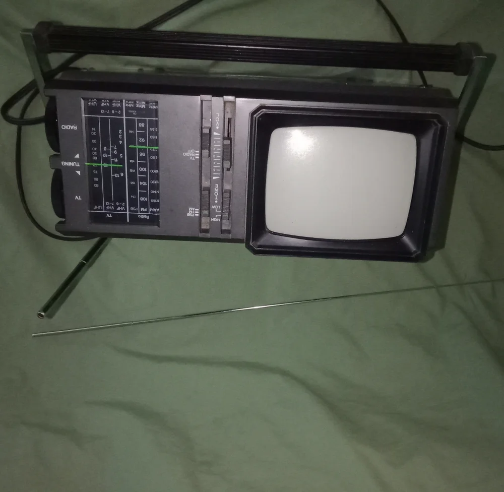 Vintage Sears Mini TV Radio 580 Portable Need Antenna Fixed